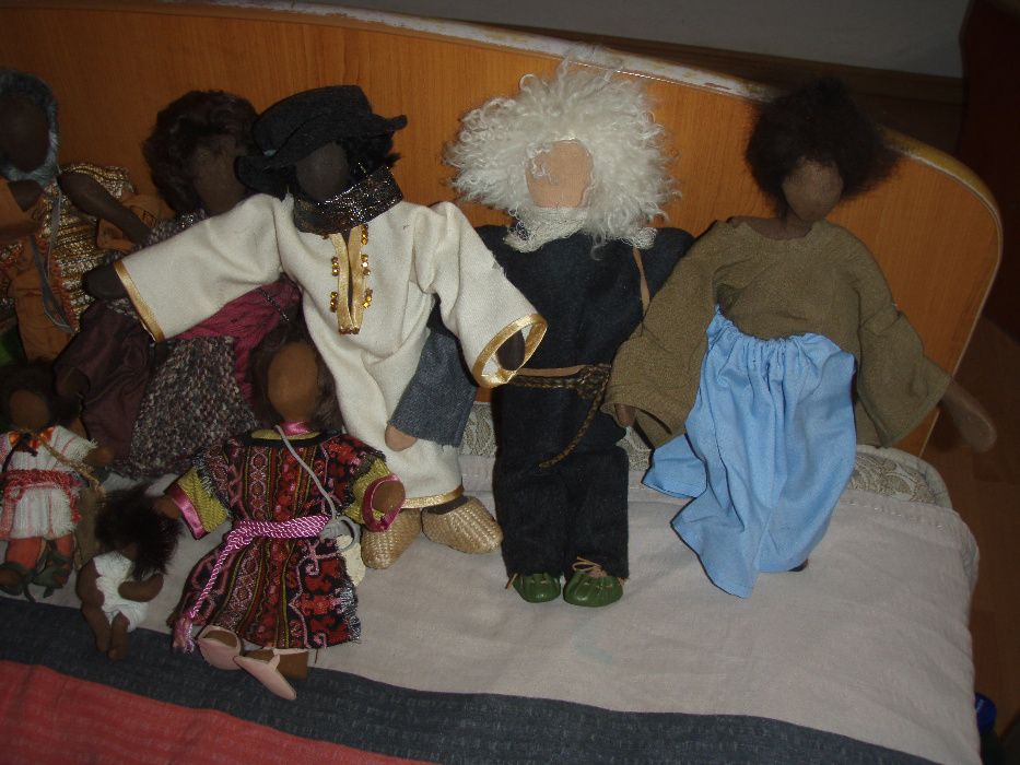 Personaje lucrate manual accesorizate sceneta gen "Nasterea Domnului"