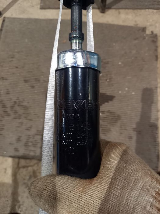 задние амортизаторы тойота королла 140 кузов