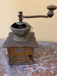 Стара ретро мелница мелничка за кафе и подправки