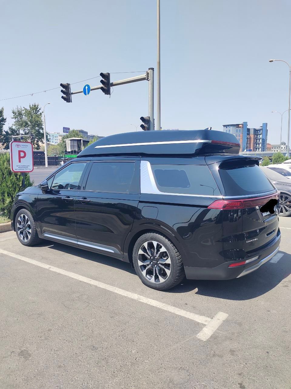Kia Carnival limousine
