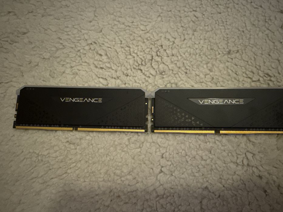 16GB RAM DDR4 cu RGB 3200mhz