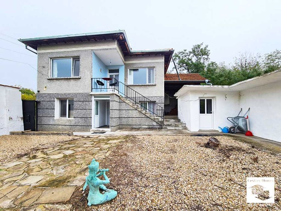 155079 ЕКСКЛУЗИВНО! Реновирана двуетажна къща в с. Бряговица