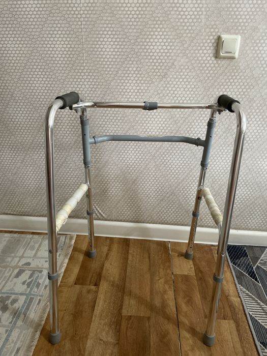 Ходунок для пожилых