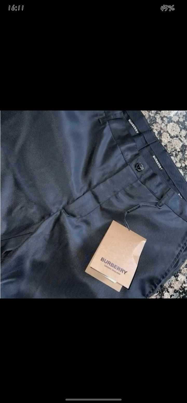 Vand pantaloni Burberry barbati