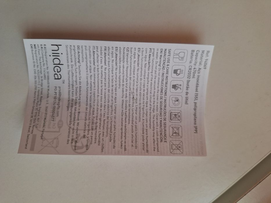 Чисто нов черен термос