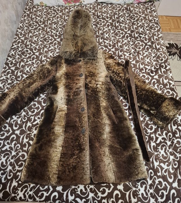 Женская шуба с капюшоном