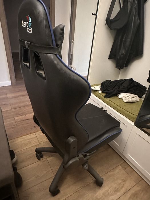 Игровое компьютерное кресло