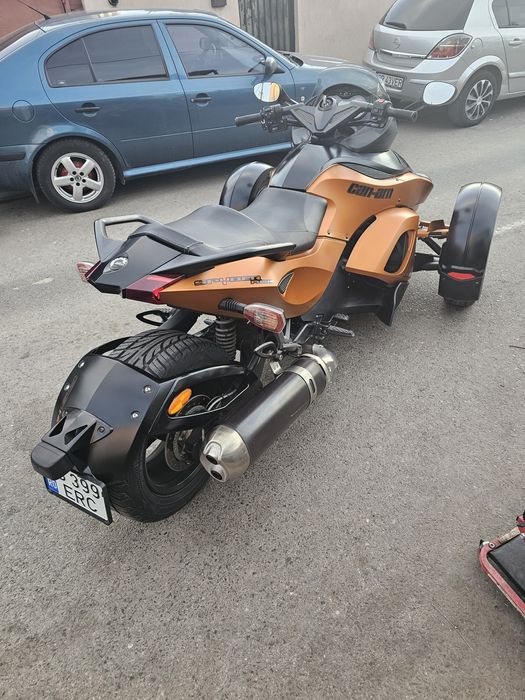 Can-am spyder bombardier