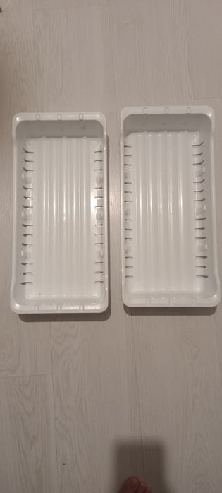 Продам 2 корзины сетки для морозильника