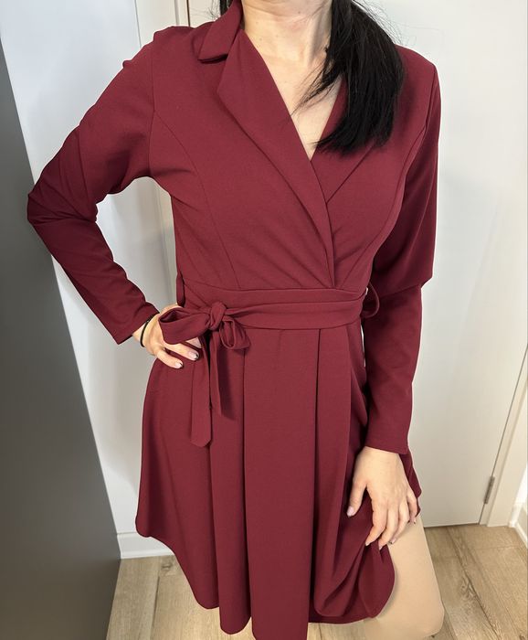Дамска рокля в цвят бордо