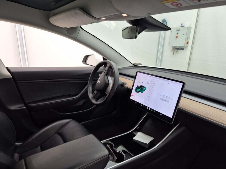 Tesla Standard Range 80.000 km TVA Deductibil