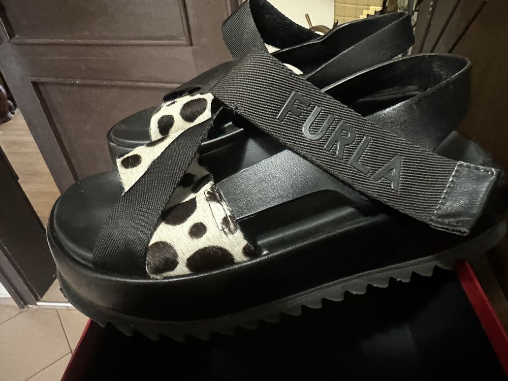 Кожени сандали Furla