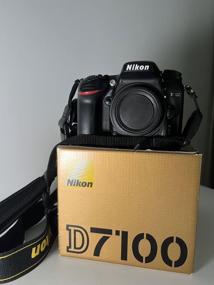 DSLR Nikon 7 1 0 0