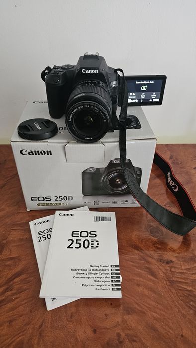 Aparat foto Canon EOS 250D cu obiectiv EF-S 18-55mm