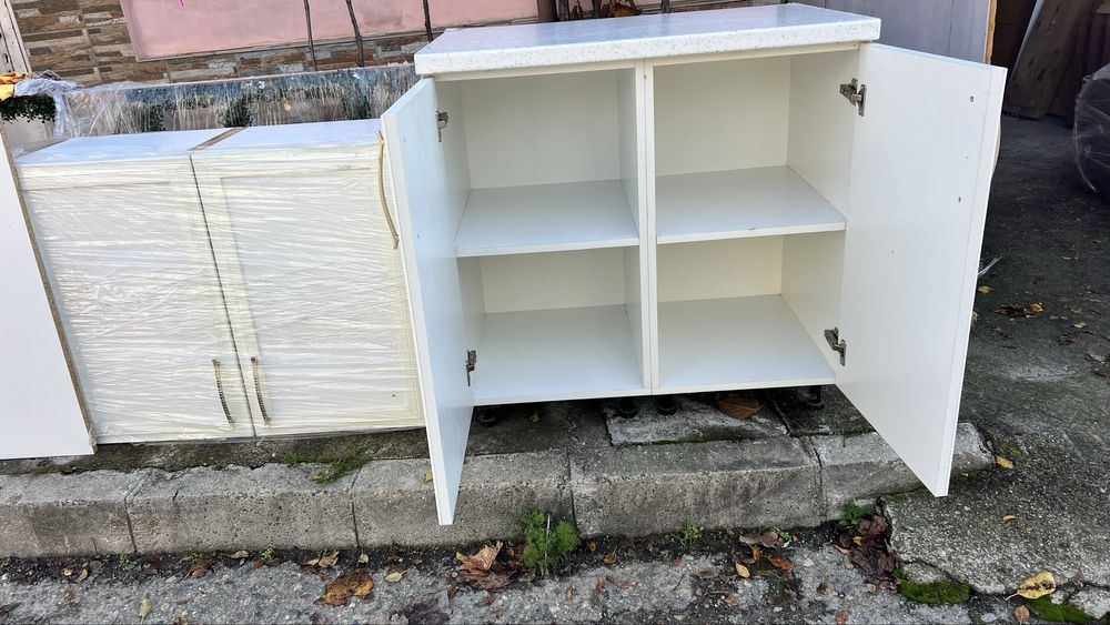 Шкафове в комплект и гръб  . Използвани но в добро състояние .