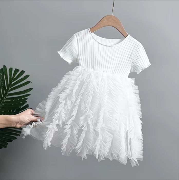 Детское платье белого цвета