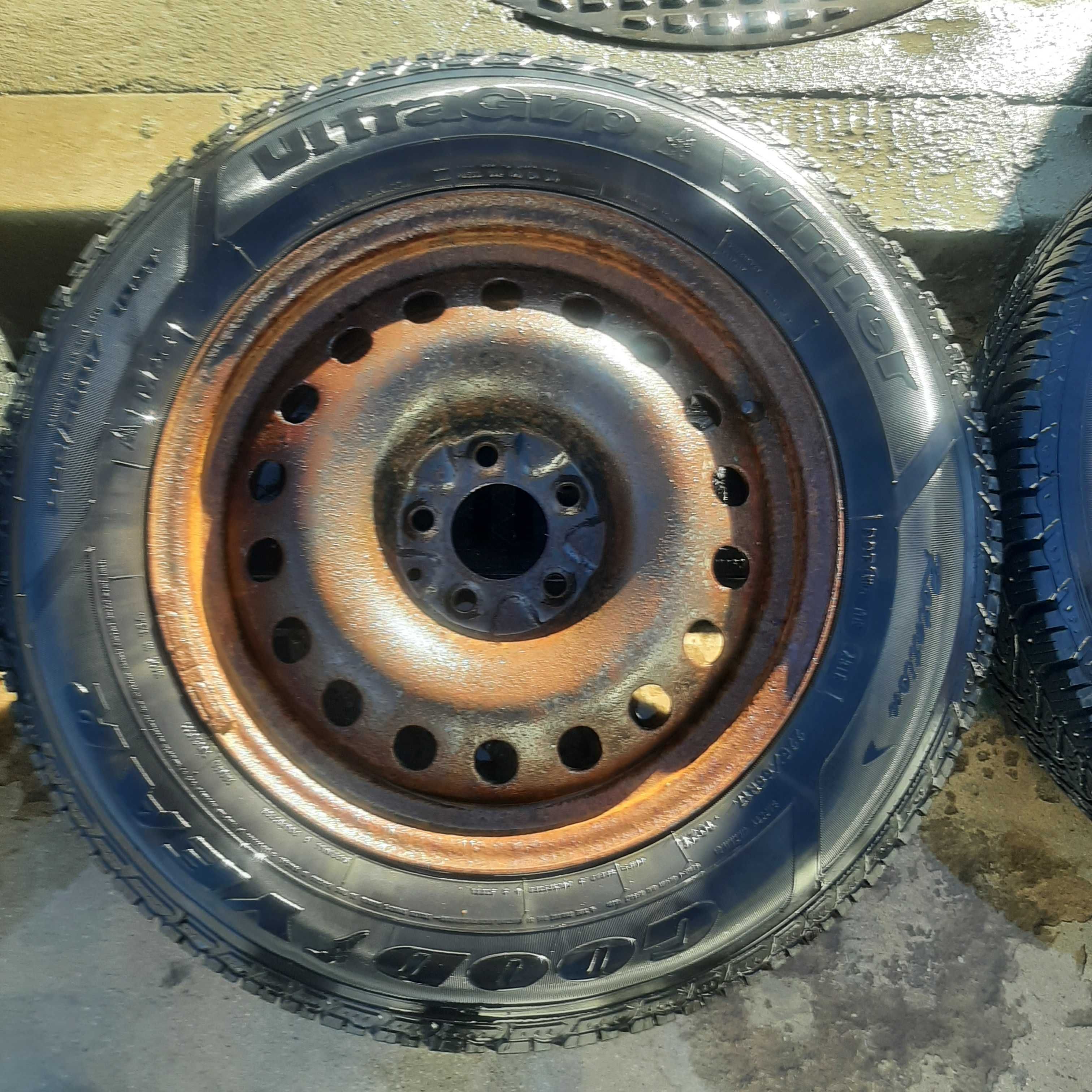 225/65 R17 Goodyear