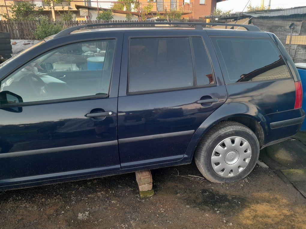 Vând Volkswagen Golf 4 BREAK