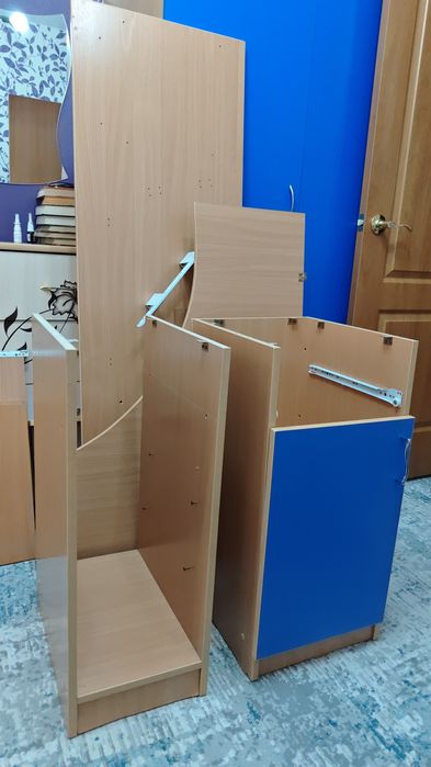 Стол компьютерный.