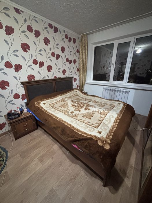 Продаю спальный гарнитур