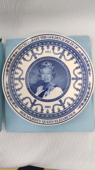 Чудесни британски колекционерски порцеланови чинии