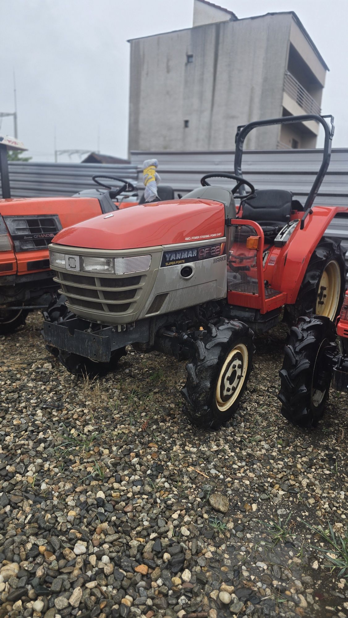 Tractor japonez 21 24 hp yanmar iseki kubota hinomoto cu freza