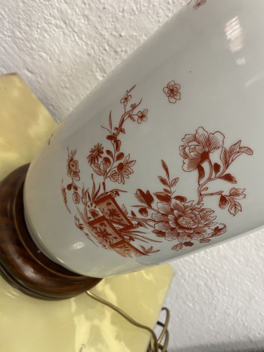 Голяма настолна лампа от порцелан немско производство