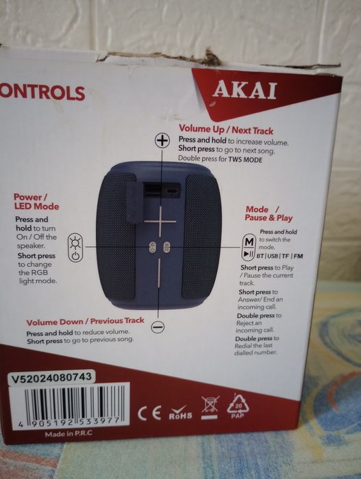 Boxe Akai și căști Akai
