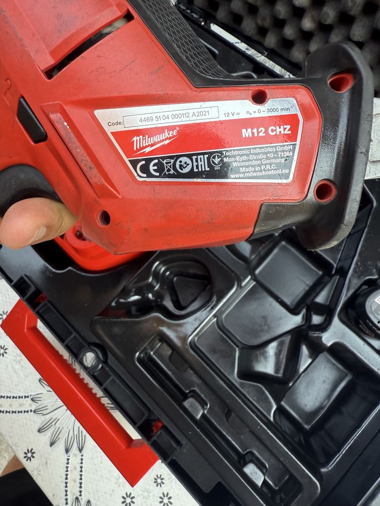 Акумулаторен безчетков саблен трион Milwaukee M12CHZ-0, 12 V