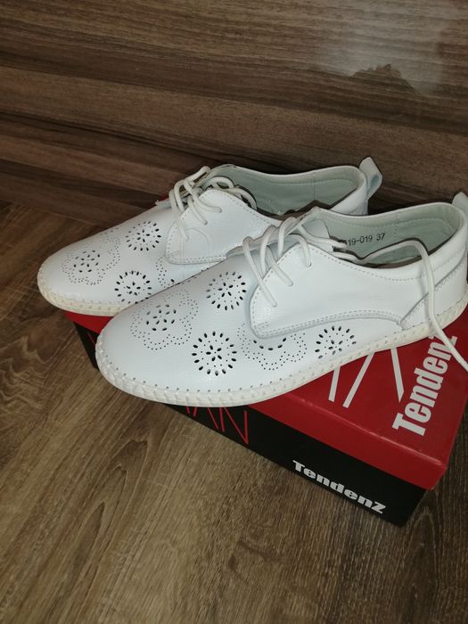 Нови дамски обувки/боти