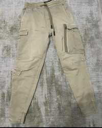 pantaloni cargo crem