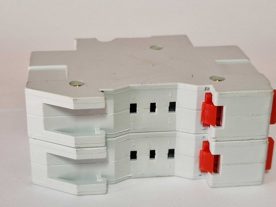 Vand protectii sigurante fuzibile pentru sisteme solare.