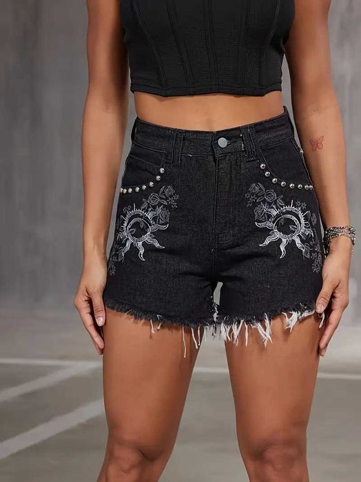 Blugi scurti negri cu broderie