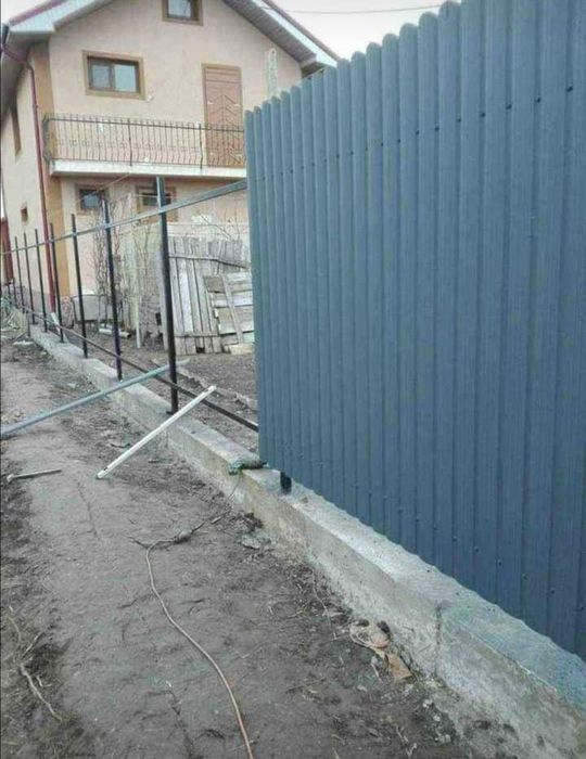 Construim garduri și porți la comanda clientului