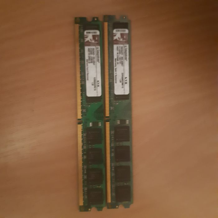 2 GB RAMI DDR2 667 Kingston