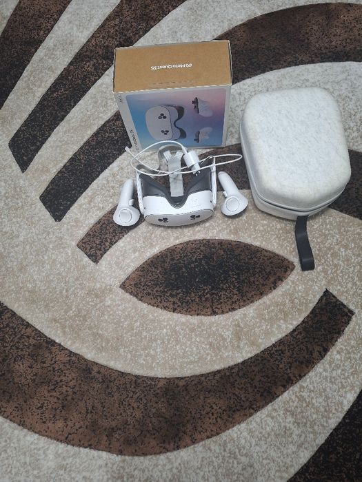 Vând casca de realitate virtuala meta quest 3s cu memoria de 256 de gb