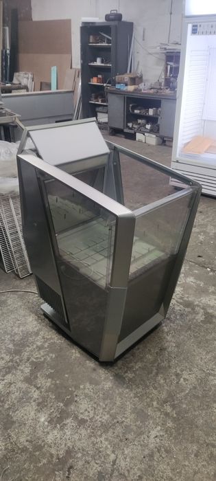 Промоционална хладилна витрина