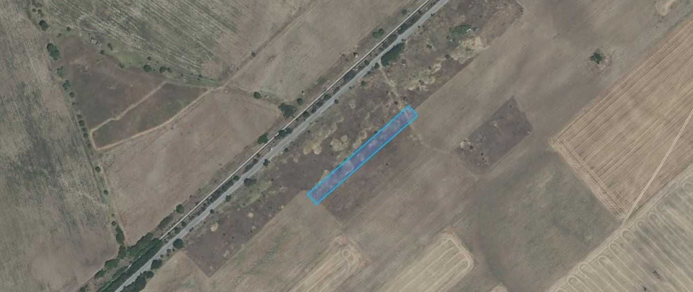 Парцел на втора линия от асфлатовия път в близост летище Пловдив