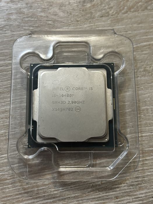 INTEL i5-10400F.