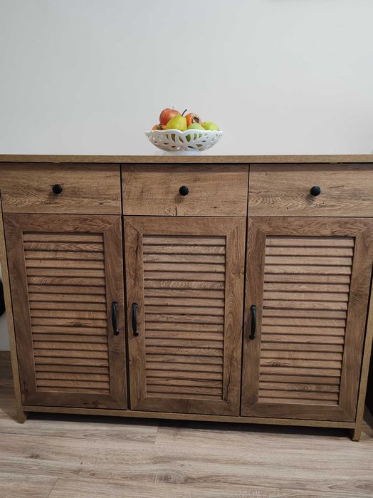 Шкаф-бюфет MANDERUP в отлично състояние.