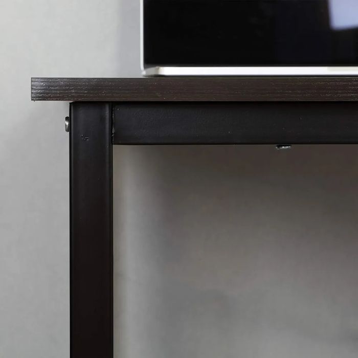 Офис бюро с допълнителна стойка в индустриален дизайн