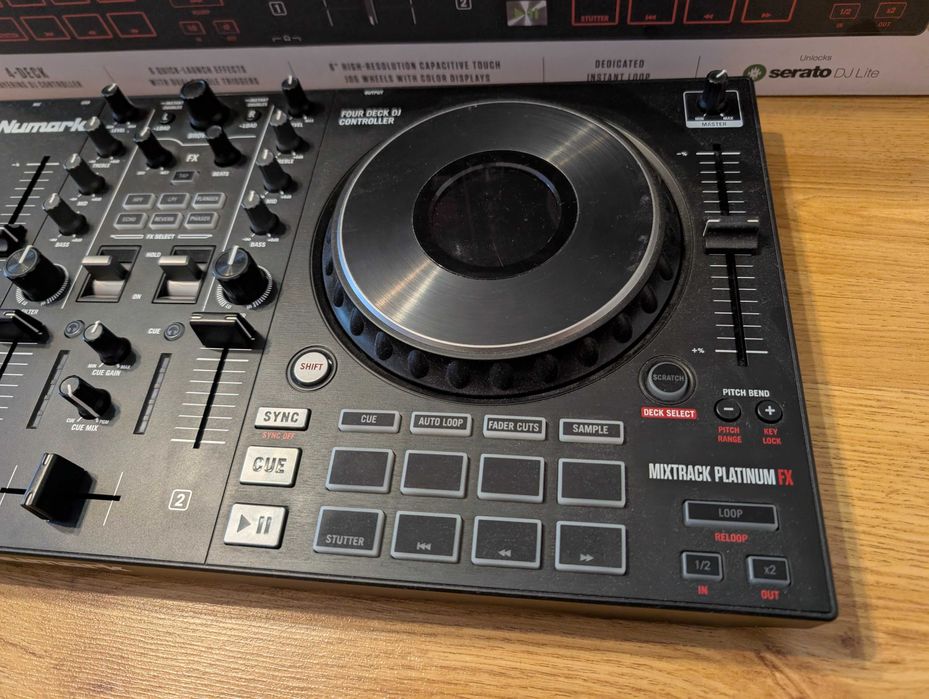 Numark Mixtrack Platinum FX