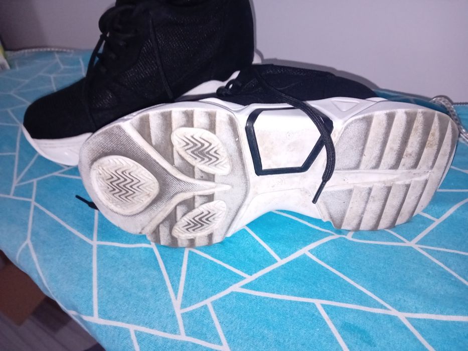 Adidasi cu platforma