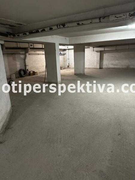 реф.17985 Подземно паркомясто-Кючук Париж!