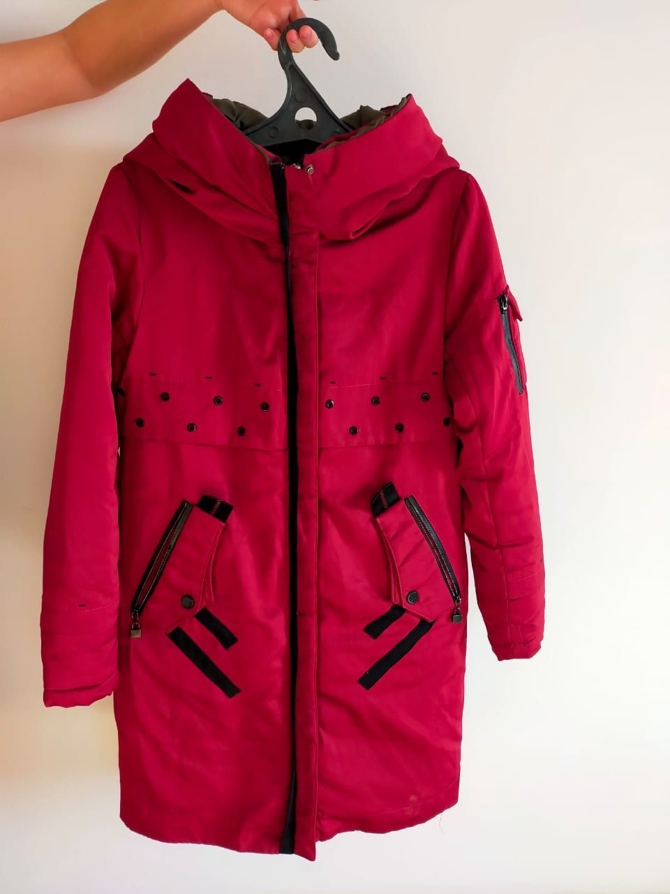 Продам куртку женскую в отличном состоянии за 7000 тг,размер 42-44