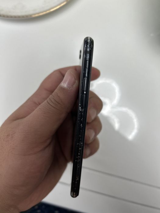 iPhone SE работает отлично не тупит