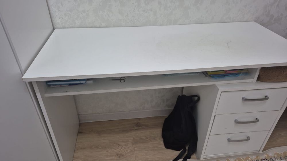 продам стол письменный