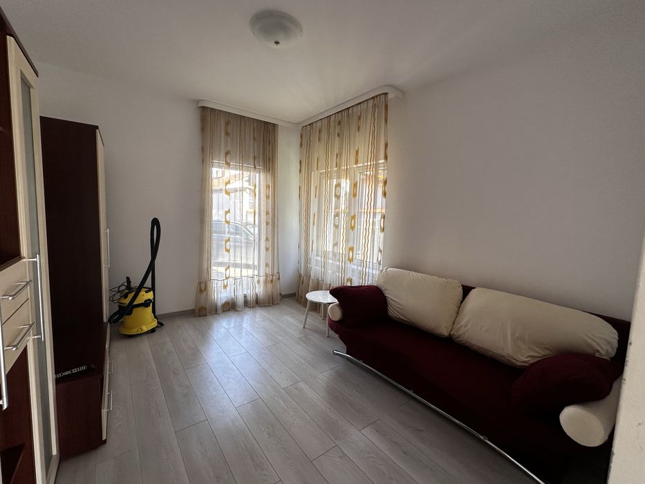 Inchiriez aptartament  moder cu curte zona Academia fortelor terestre