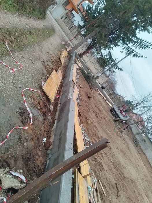 Извършвам строителни услуги