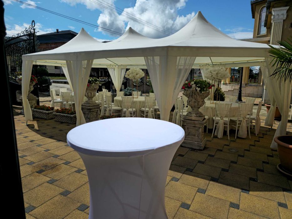 Aranjamente florale cort de inchiriat Inchiriez cort mese scaune Flori